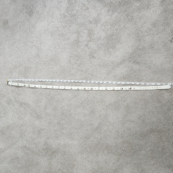 White Leather Silver Circle Studs Studded Belt Fits Large 2000s Y2K Punk Grunge - Picture 5 of 7